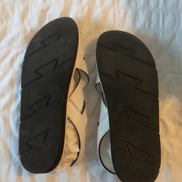 Prada Calzature Donna 
Comfy sandals
Worn once but it's not my type of shoes - Picture 2 of 5